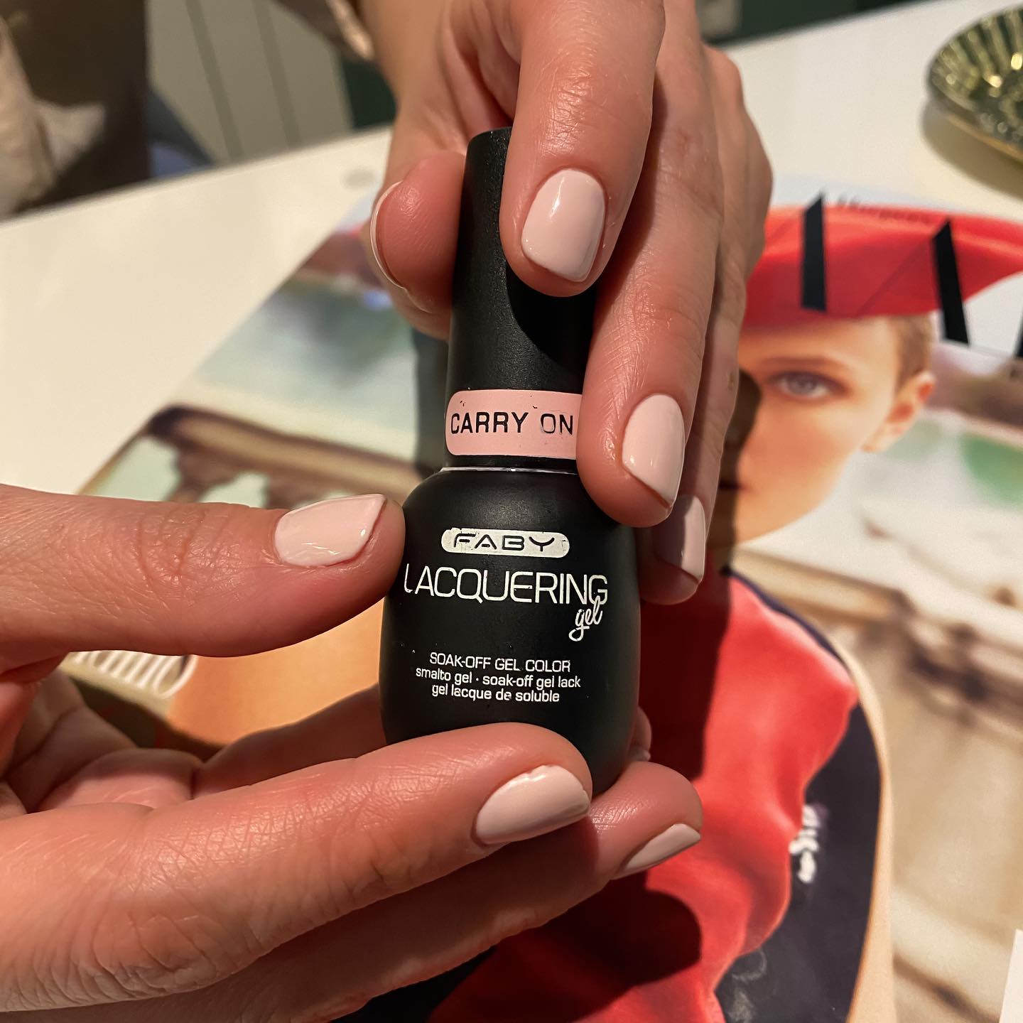 Manicure y pedicure de lujo en Amarilis Neves: elegancia y cuidado para tus manos y pies