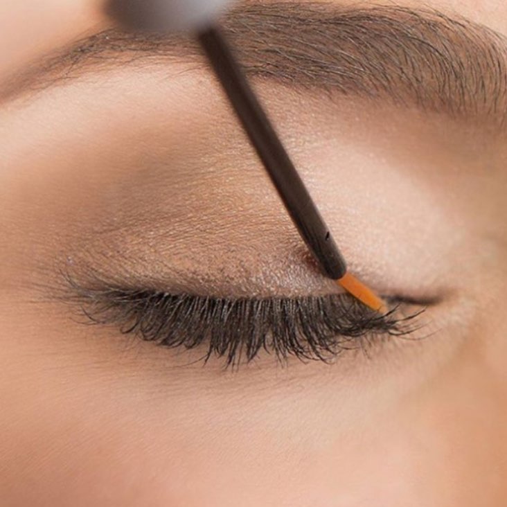 Diseño de cejas y pestañas en Amarilis Neves: mirada perfecta y armonía facial