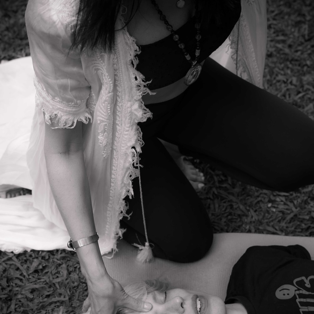 Proceso KAP facilitador en Amarilis Neves: guía energética para tu despertar interior